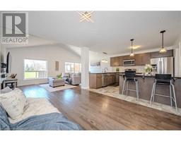 4pc Bathroom - 207 Couling Crescent, Guelph, ON N1E0L4 Photo 6
