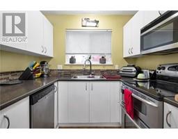 Kitchen - 28 555 Rockland Rd, Campbell River, BC V9W8B7 Photo 5