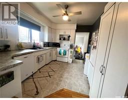 Kitchen - 612 4th Avenue Nw, Swift Current, SK S9H0V8 Photo 6