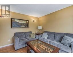 Living room - 227 Frederick Avenue W, Standard, AB T0J3G0 Photo 6