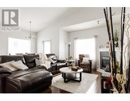 Living room - 293 Archibald Close, Fort Mcmurray, AB T9K2P5 Photo 7
