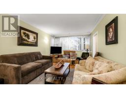 Living room - 39 South Kingsway, Toronto, ON M6S3T2 Photo 7