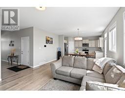 Living room - 8116 Barley Crescent, Regina, SK S4Y0E7 Photo 4