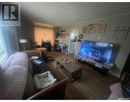 Living room - 854 Mctavish Street, Regina, SK S4T3T9 Photo 2