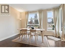 Living room - 2422 Bowness Road Nw, Calgary, AB T2N3L7 Photo 4