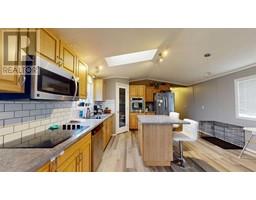 Kitchen - 400 Cree Road, Fort Mcmurray, AB T9K1Y4 Photo 5