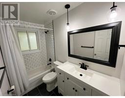 3pc Bathroom - 308 Napier Street, Walkerton, ON N0G2V0 Photo 5