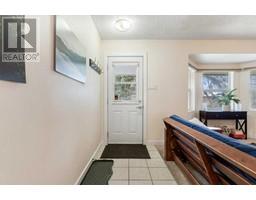 Primary Bedroom - 2822 40 Street Sw, Calgary, AB T3E3J6 Photo 2