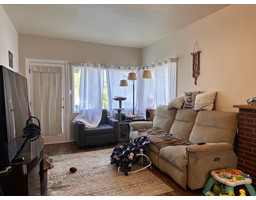 Living room - 1488 Third Avenue, Trail, BC V1R1P5 Photo 3