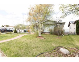 Family room - 10624 110 St, Westlock, AB T7P1A2 Photo 3