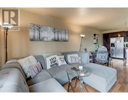 Living room - 402 2020 11 Avenue Sw, Calgary, AB T3C0P1 Photo 3