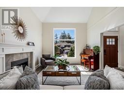 1680 Orkney Place, North Vancouver, BC V7H2Z1 Photo 3