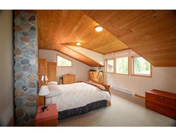 Bedroom - 2400 Holmes Deakin Road, Golden, BC V0A1H1 Photo 4