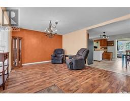 Living room - 330 Flavelle Crescent, Saskatoon, SK S7L5E3 Photo 3