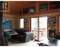 Primary Bedroom - Specialty Clearwater Valley Road, Wells Gray, BC V0E1N1 Photo 3