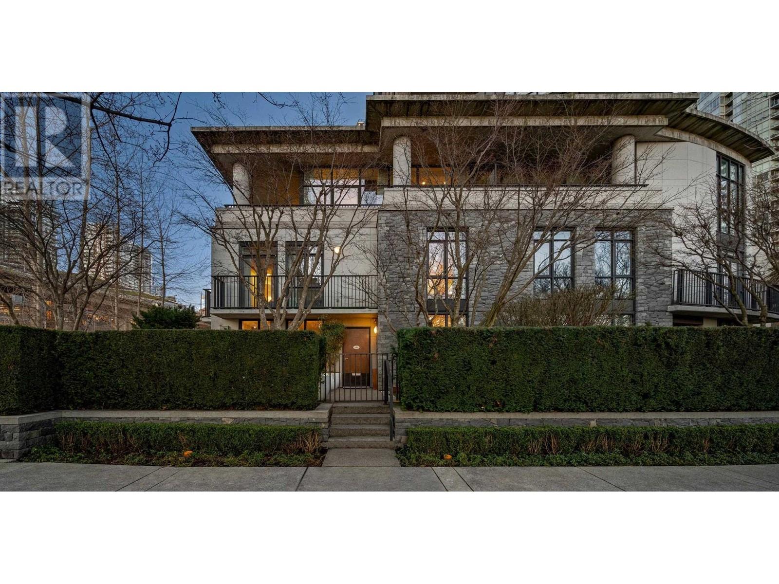 595 Beach Crescent