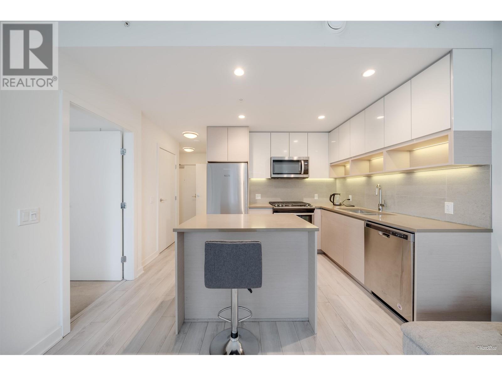 313 8850 University Crescent