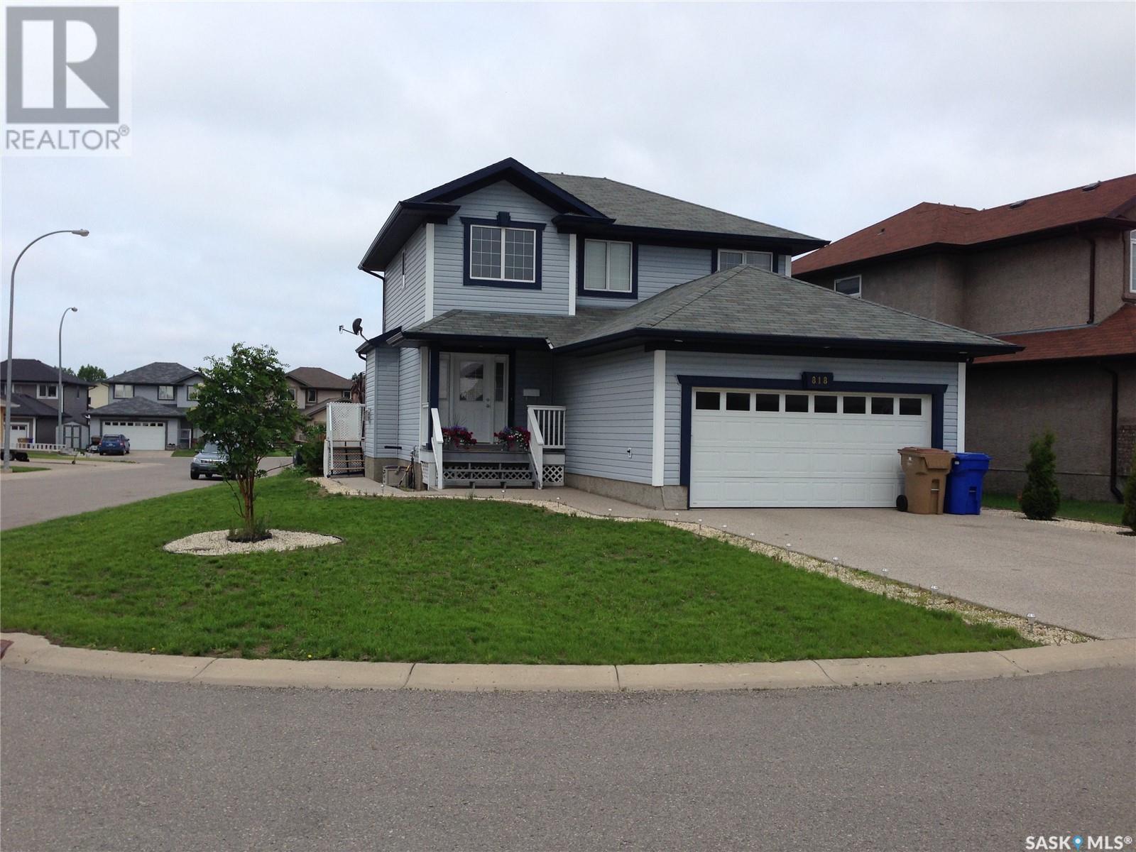 818 Bluebird Crescent
