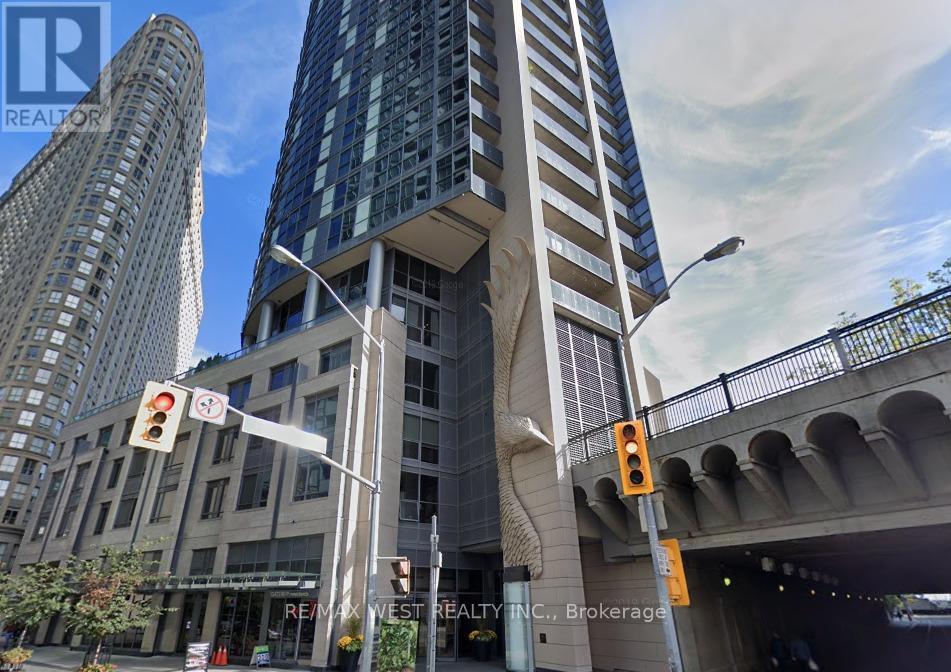 1906 1 The Esplanade Avenue