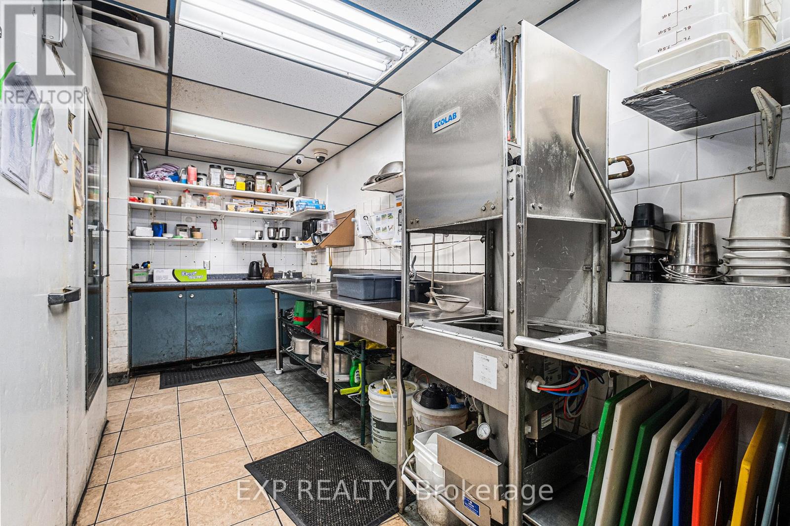 1 704 Fourteenth Street W