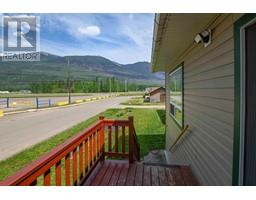 Bedroom 3 - 806 4th Avenue, Mcbride, BC V0J2E0 Photo 3