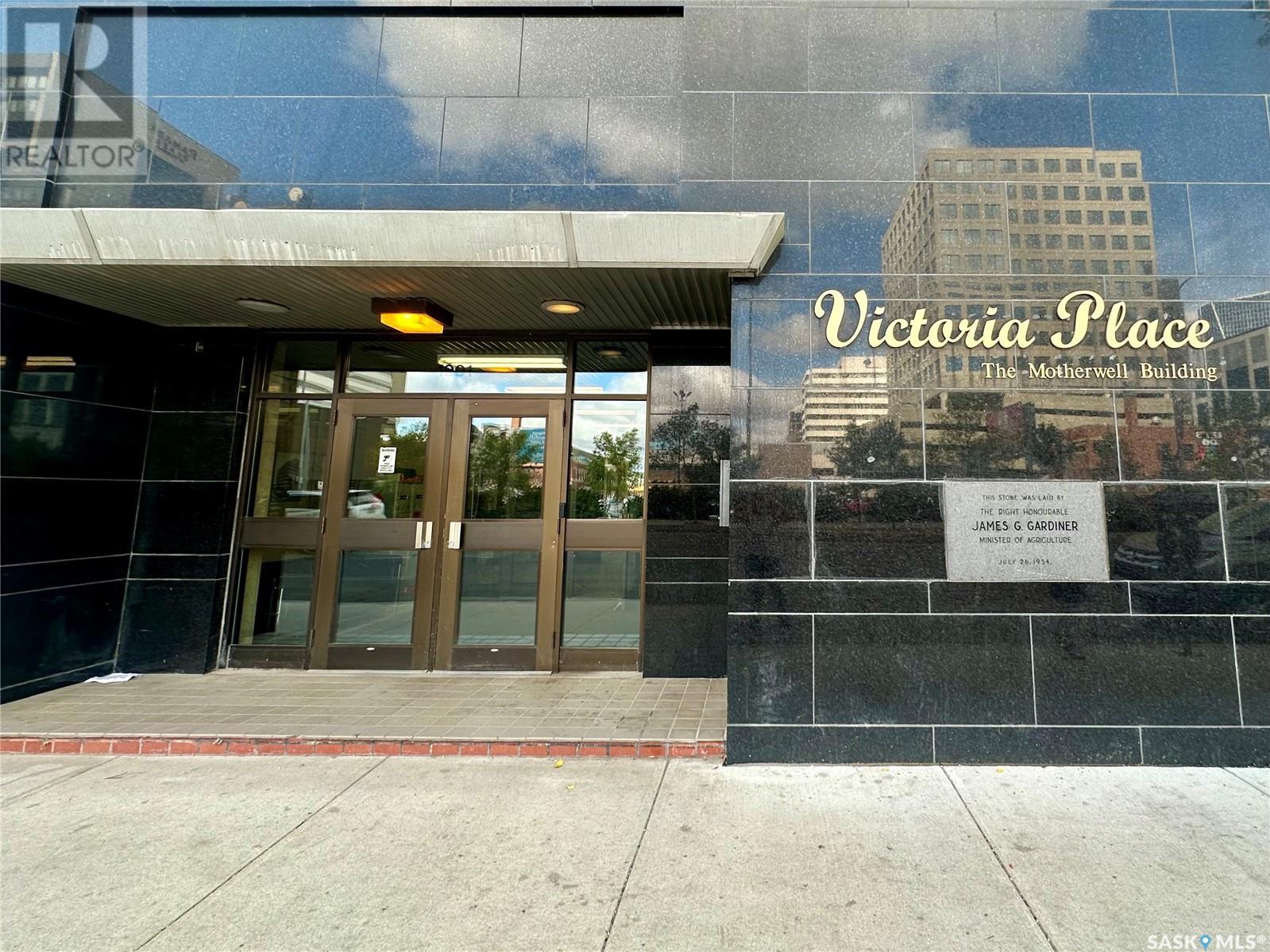 1203 1901 Victoria Avenue