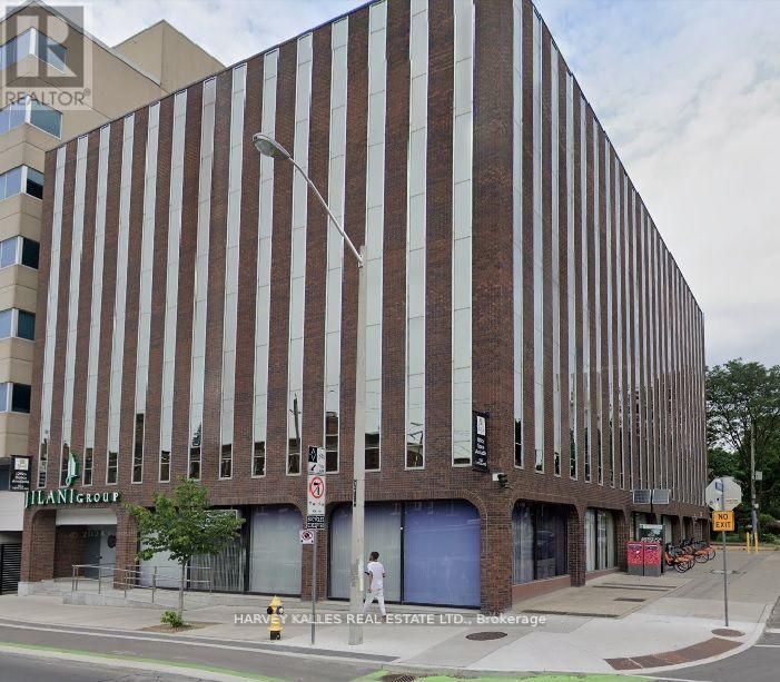 303 F 110 Eglinton Avenue