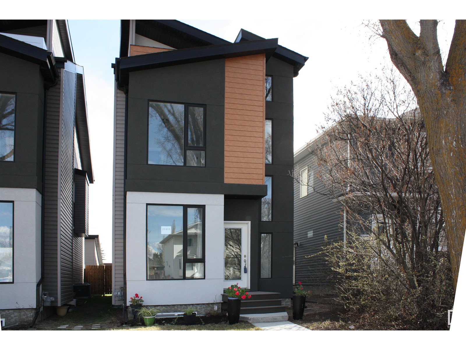 11411 76 Av Nw