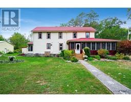 1060 East West Road, Pelee Island, ON N0R1M0 Photo 3