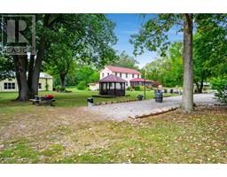 1060 East West Road, Pelee Island, ON N0R1M0 Photo 4
