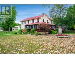 1060 East West Road, Pelee Island, ON N0R1M0 Photo 2