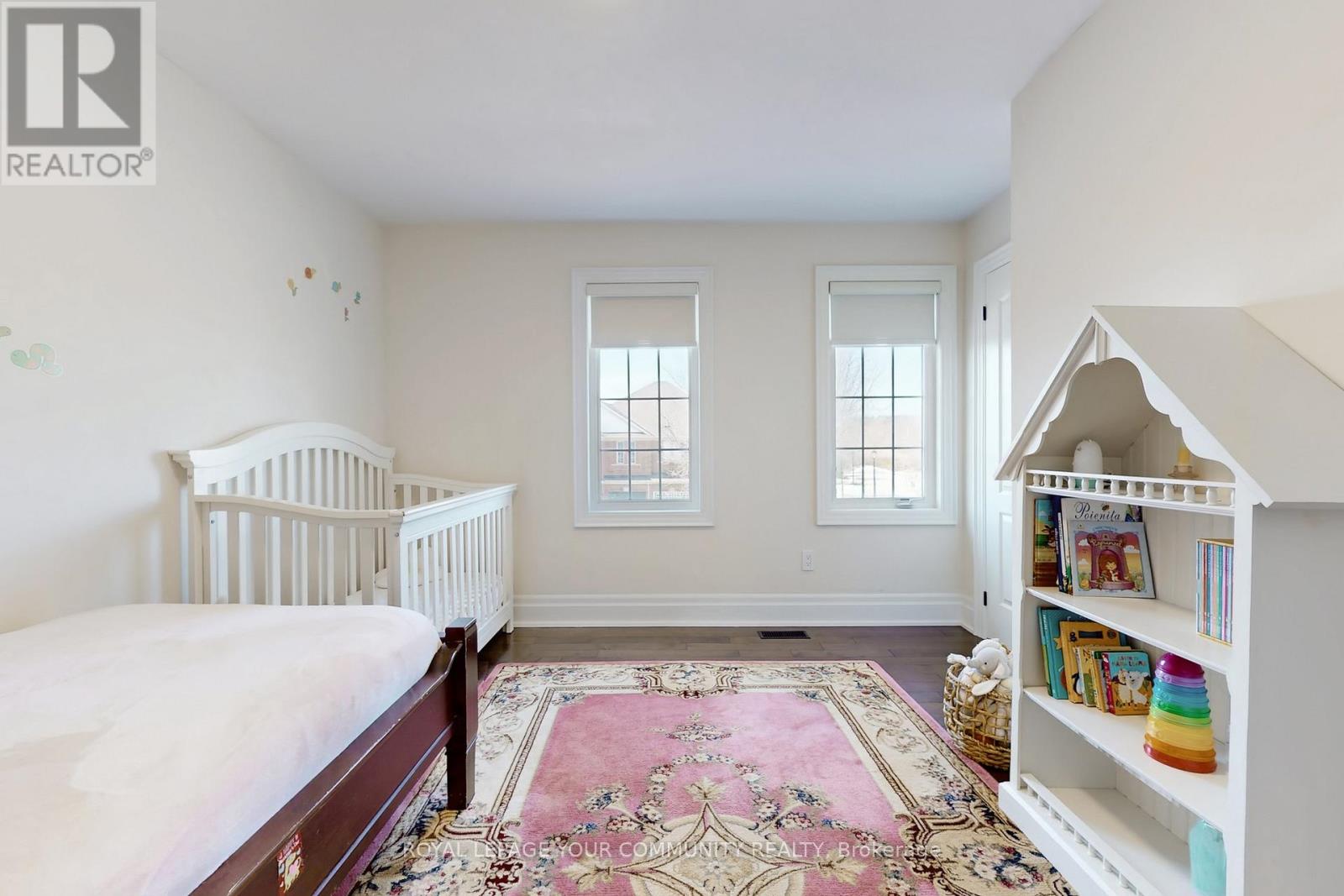 861 Oaktree Crescent