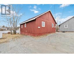 Bath (# pieces 1-6) - 3288 Highway 3, Lydgate, NS B0T1L0 Photo 5