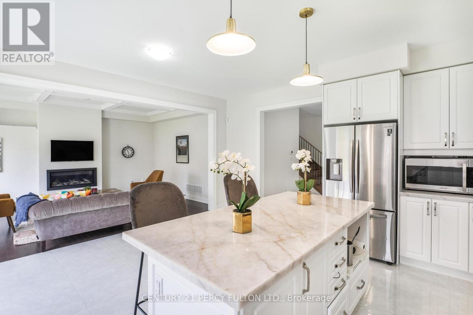 343 Northglen Boulevard W