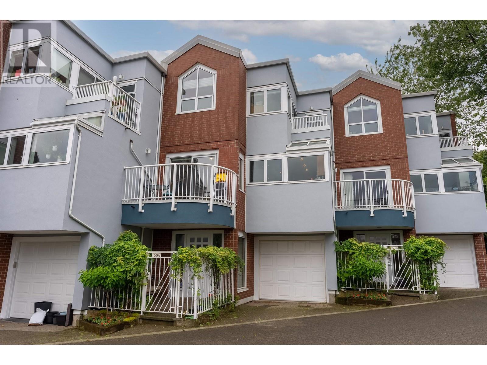 1596 Island Park Walk