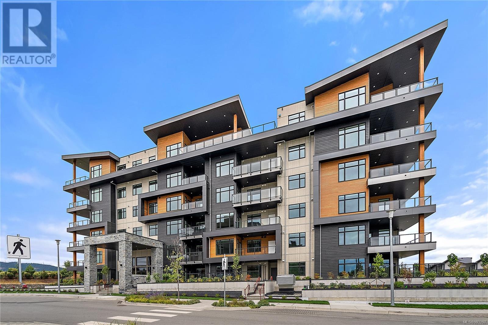 209 2520 Hackett Cres