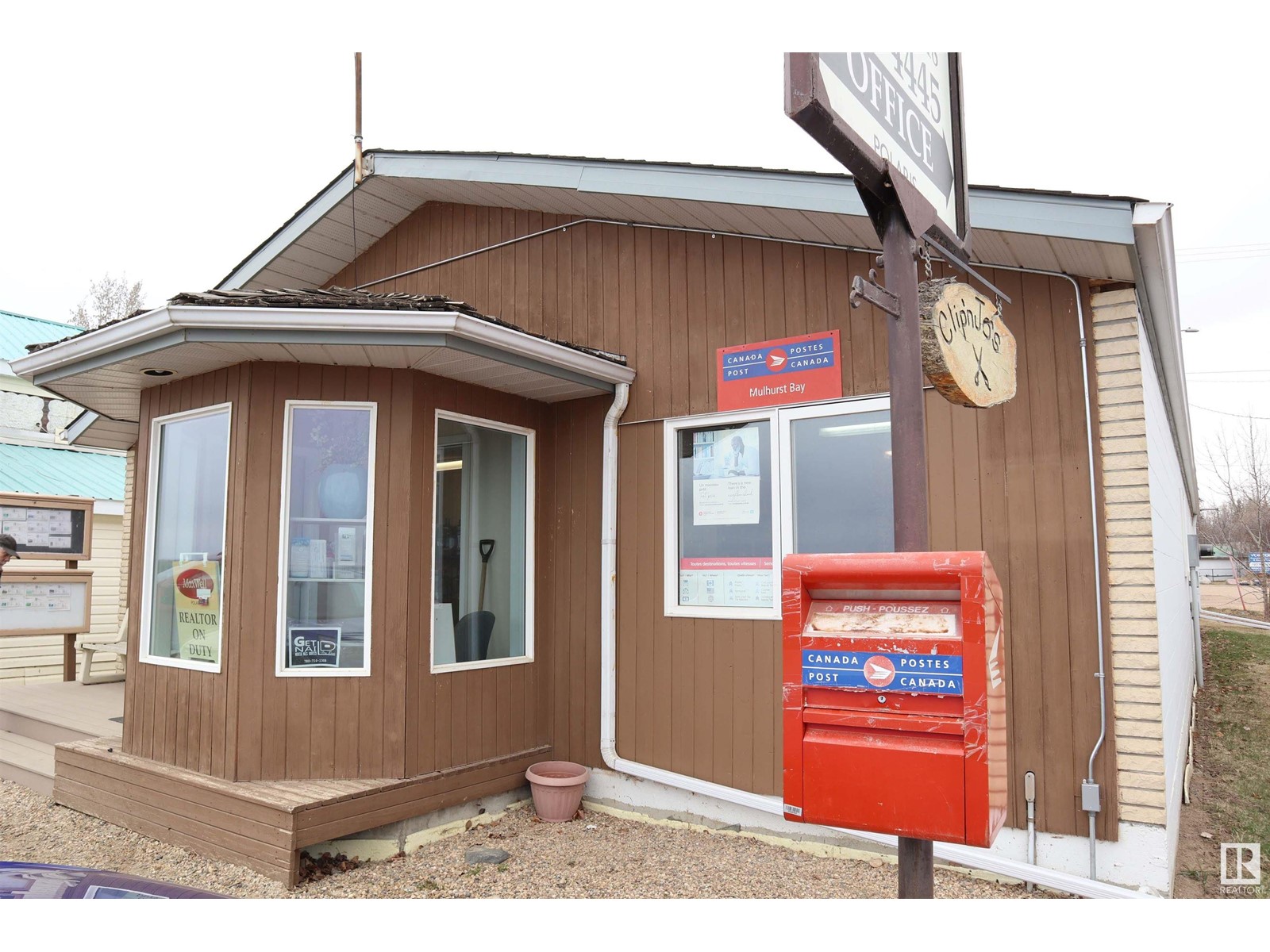 5606 Lake Dr