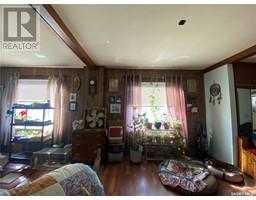 Enclosed porch - 819 3rd Avenue N, Alsask, SK S0L0A8 Photo 4