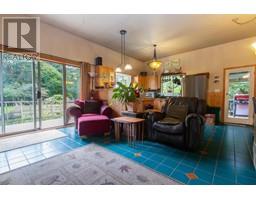 1020 Finch Drive, Image 2