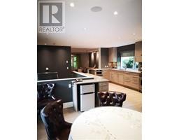 6187 Mackenzie Street, Image 2