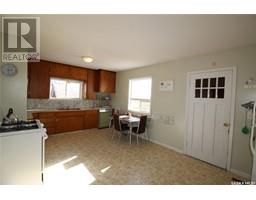 Living room - 710 Railway Avenue, Arlington Rm No 79, SK S0N0S0 Photo 4