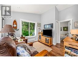 Living room - 1495 Baikie Rd, Denman Island, BC V0R1T0 Photo 5