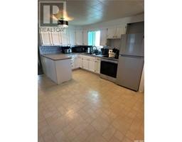 Kitchen - 4567 Price Avenue, Gull Lake, SK S0N1A0 Photo 2