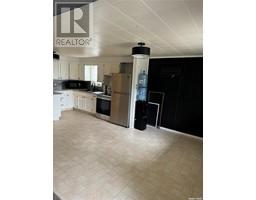 Living room - 4567 Price Avenue, Gull Lake, SK S0N1A0 Photo 4