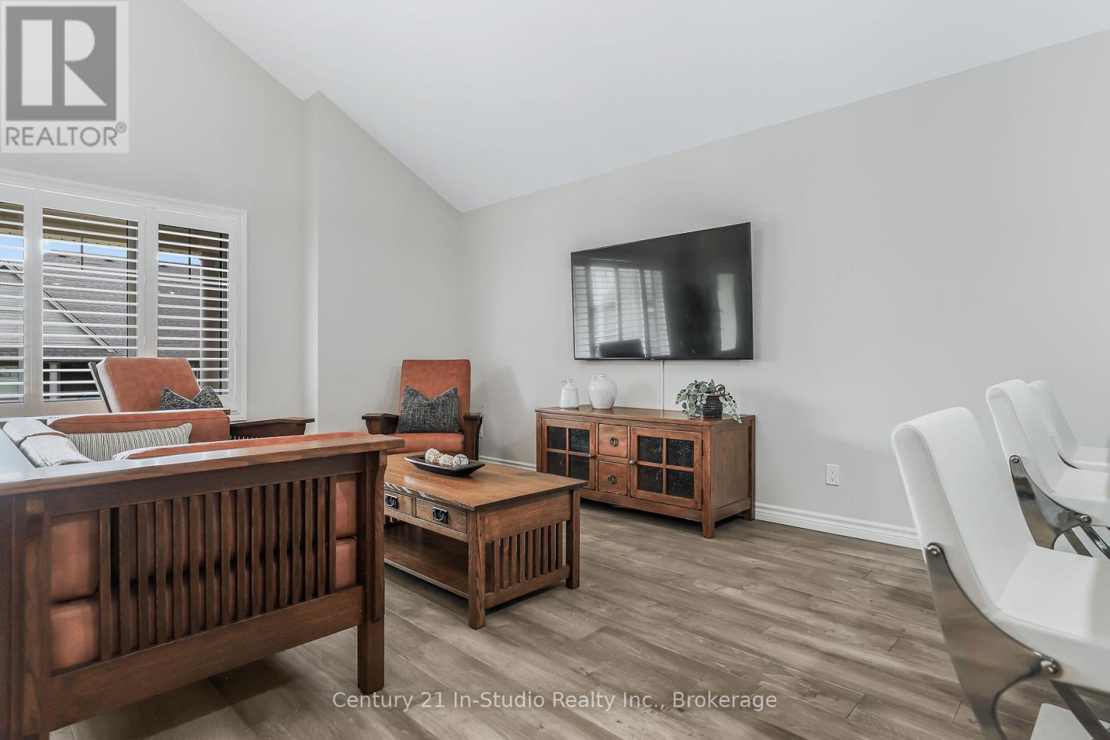 11 158 Hawthorn Crescent