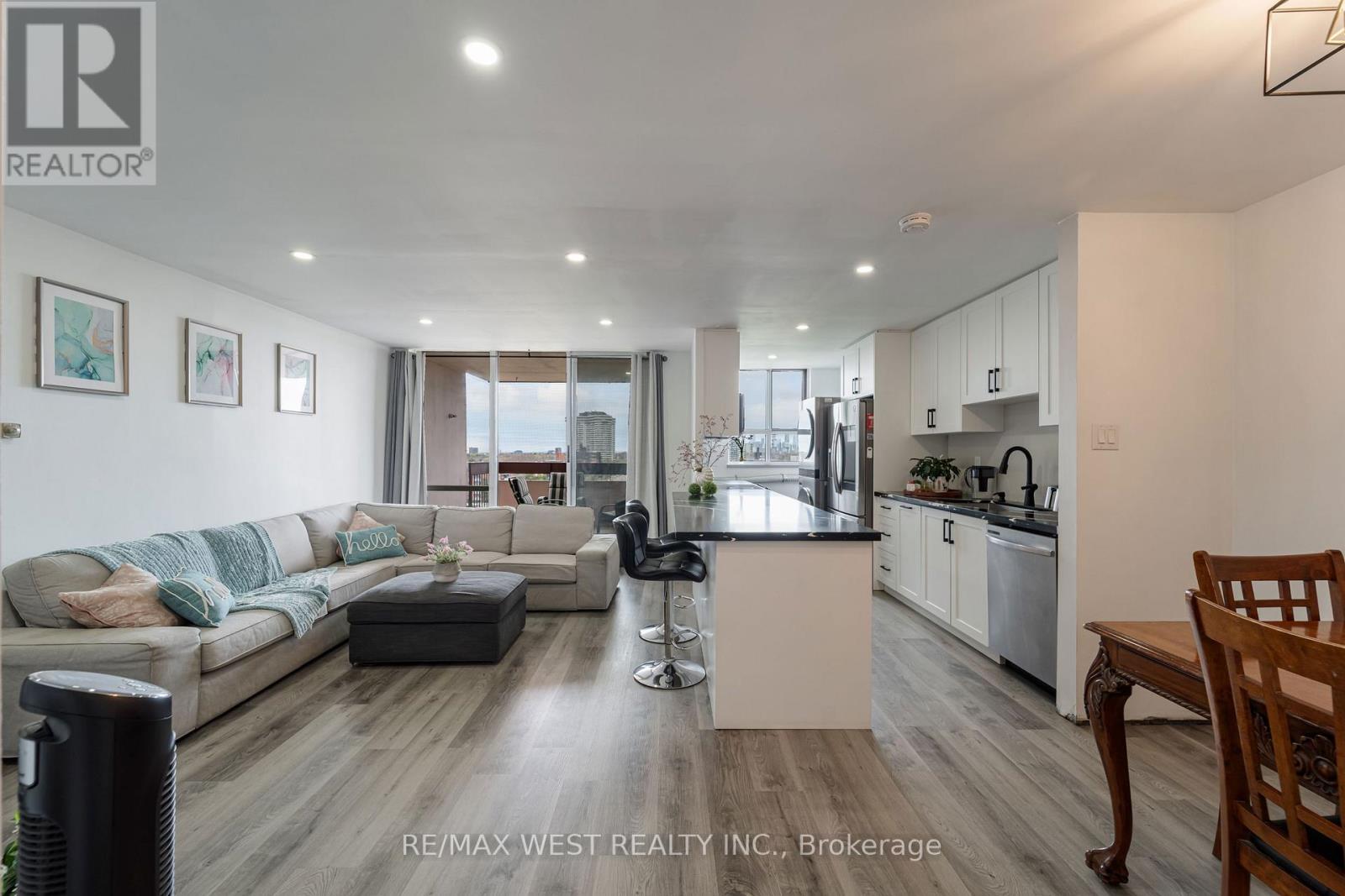 1001 1615 Bloor Street
