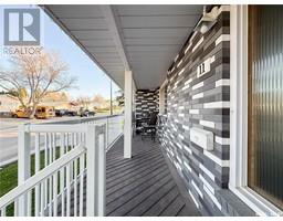 Dining room - 11 Conlin Drive, Swift Current, SK S9H3A7 Photo 4