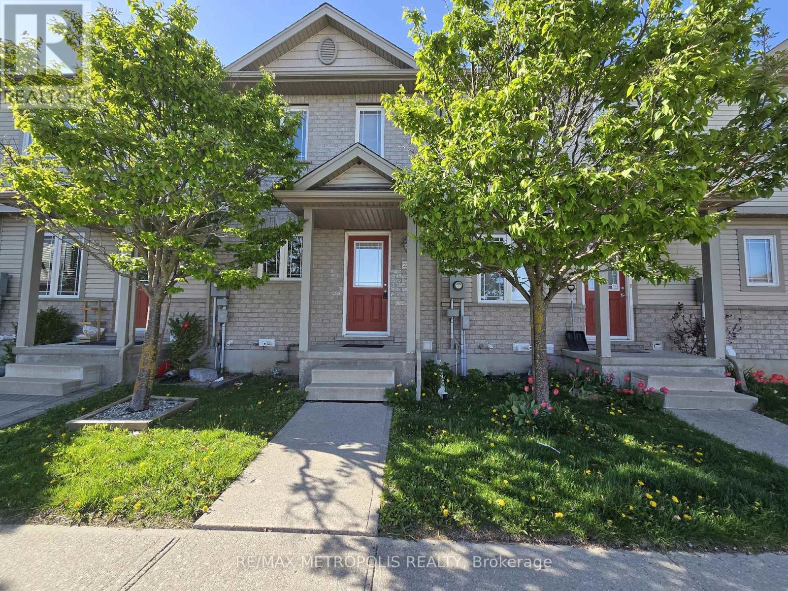 22 10 Foxglove Crescent