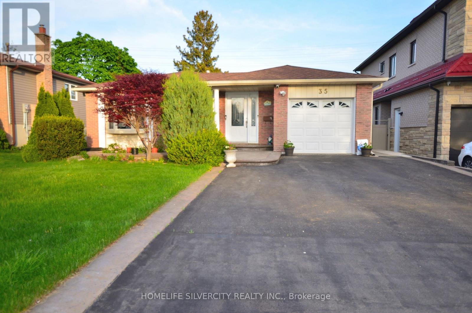 35 Geneva Crescent