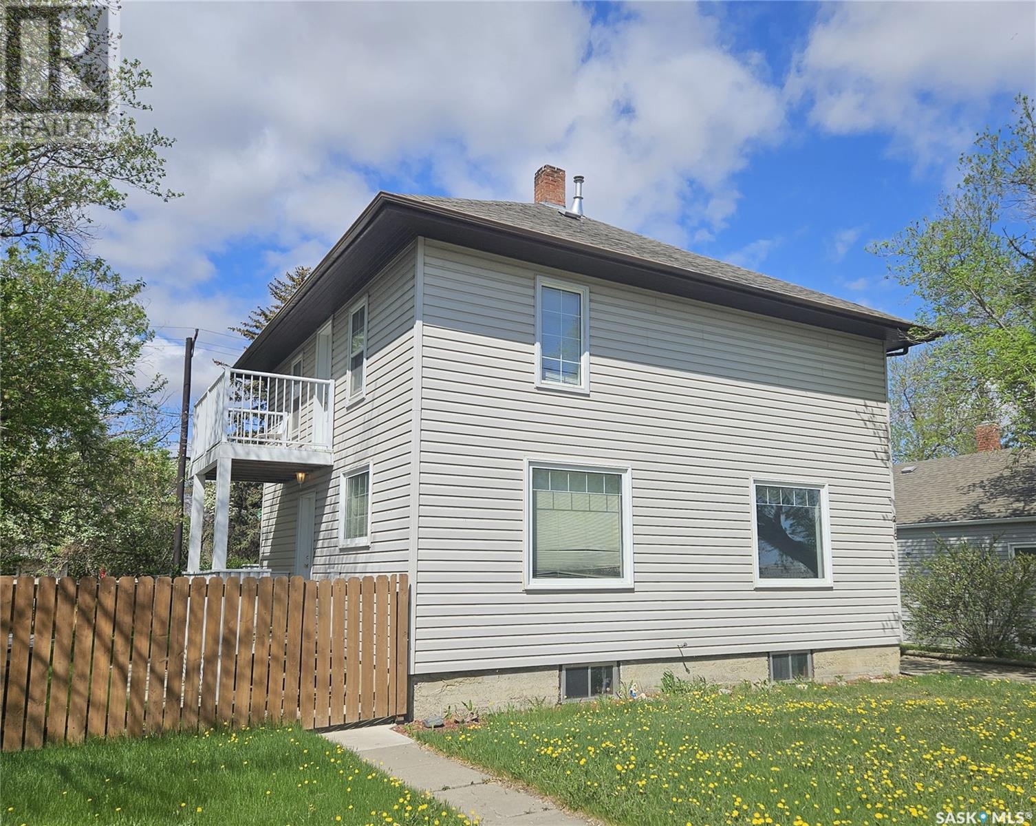 216 Mckenzie Street S